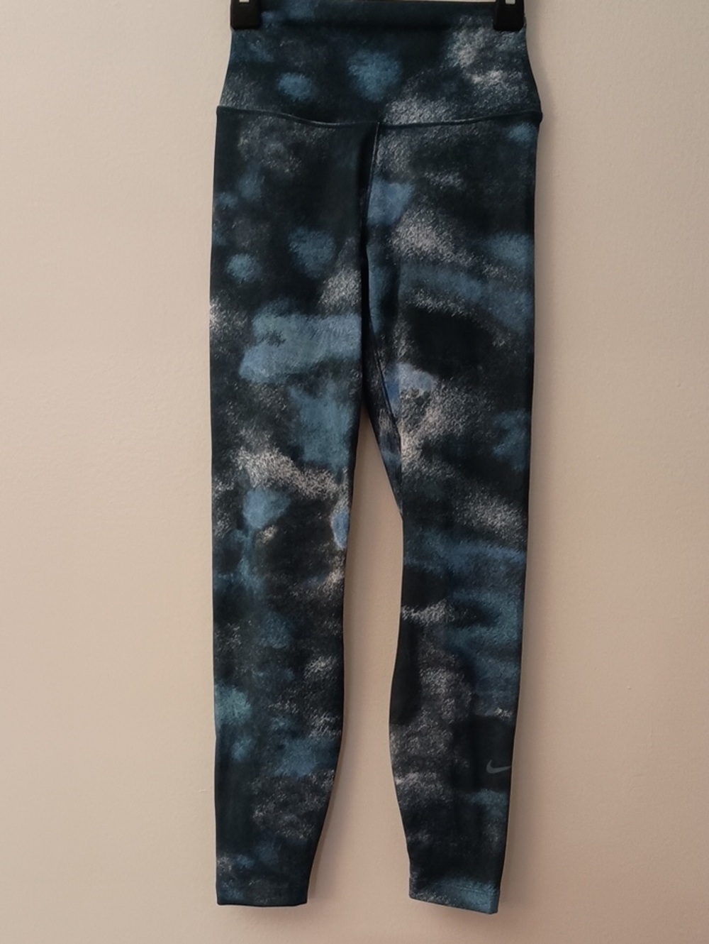 Nike Black and Blue Cloud Print High-Waist Leggings